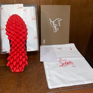 Loubishark
Sneakers - Calf leather and veau velours - Black - Men